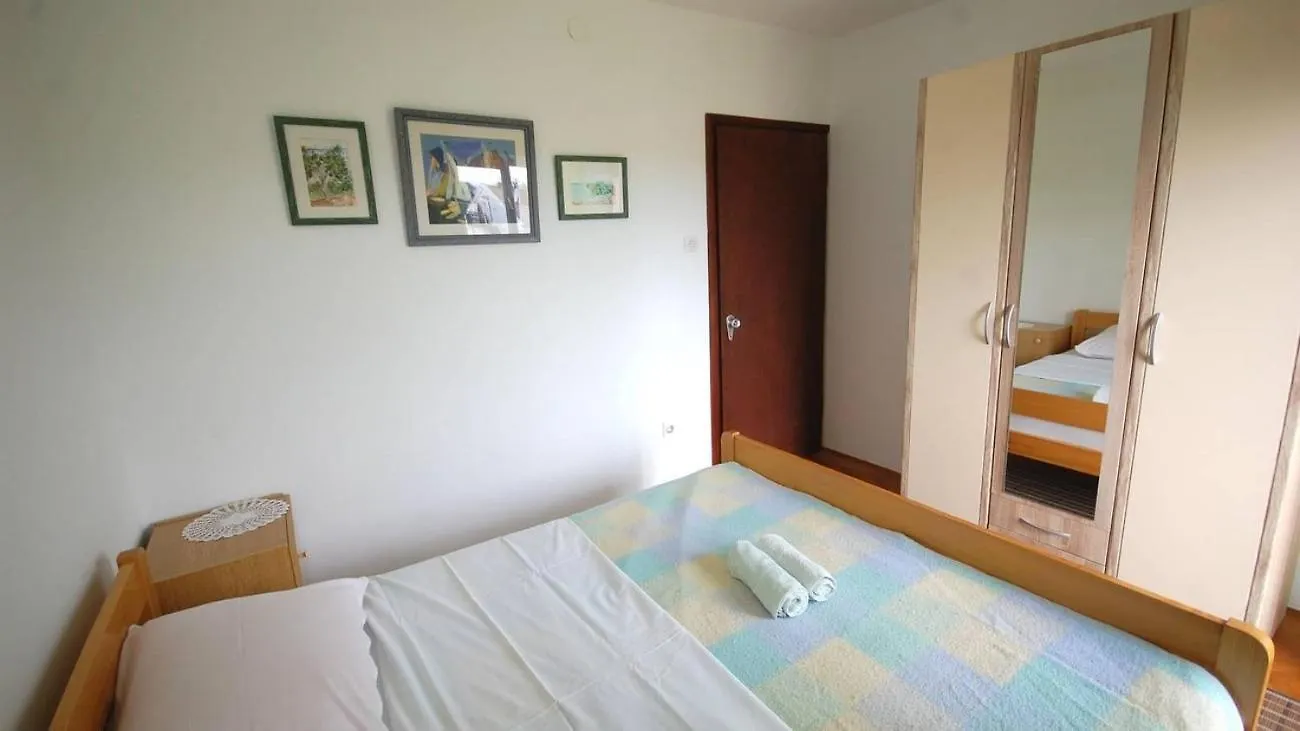 Apartments With A Parking Space Njivice, Krk - 21853 Njivice